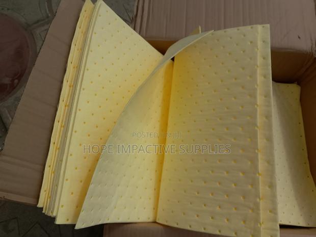 Chemicals Absorbent Pad(100/Bale) · Photo 2