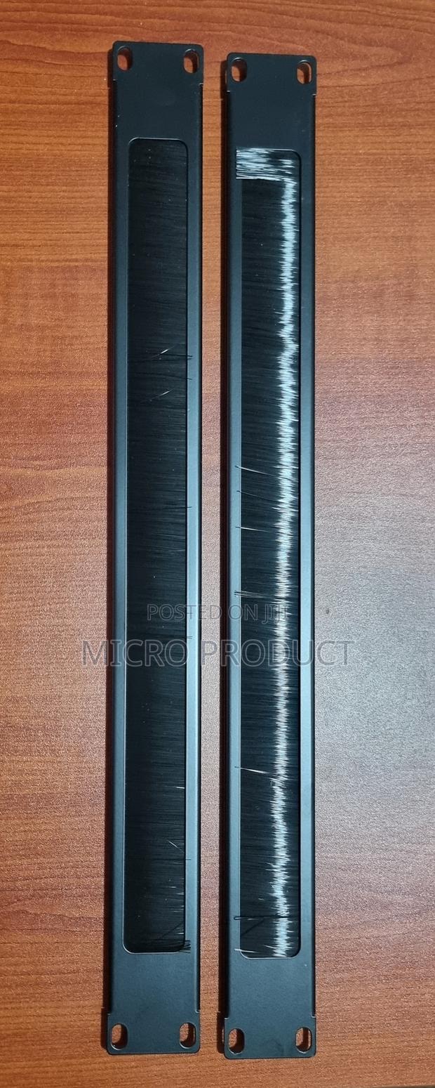 19" 1u Brush Cable Manager · Photo 2
