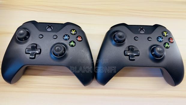 Xbox One S Controllers · Photo 1