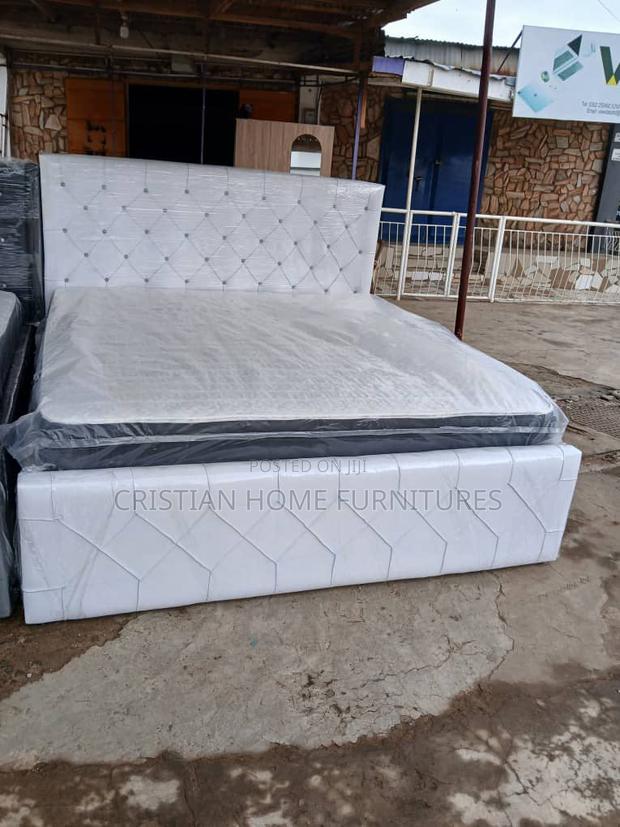 Queen Size Bed Frame · Photo 1
