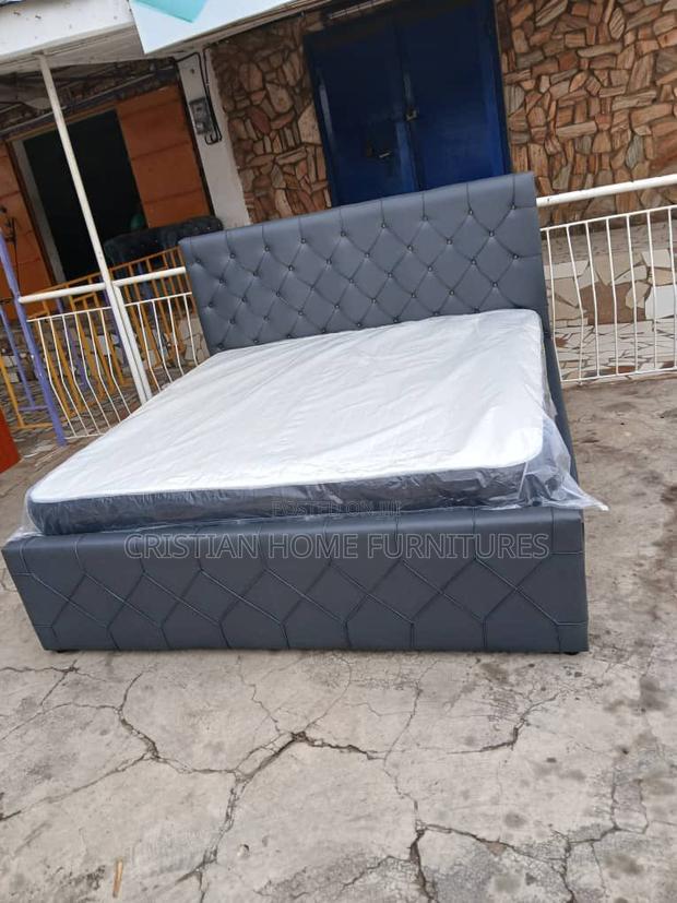 Queen Size Bed · Photo 1