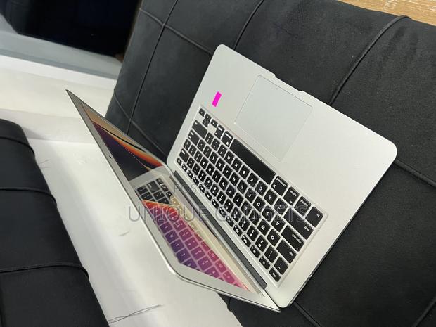 Laptop Apple MacBook Air 2017 8GB Intel Core I5 SSD 128GB · Photo 1