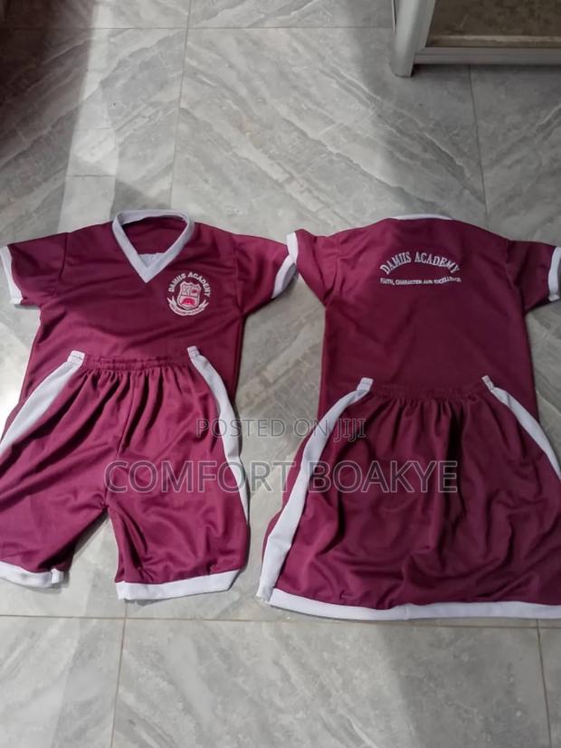 School Pe Kit · Photo 3