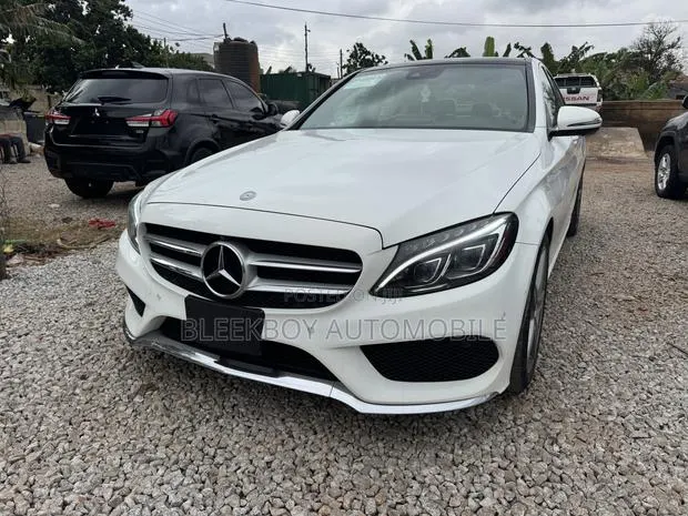 Mercedes-Benz C300 2017 White · Photo 1