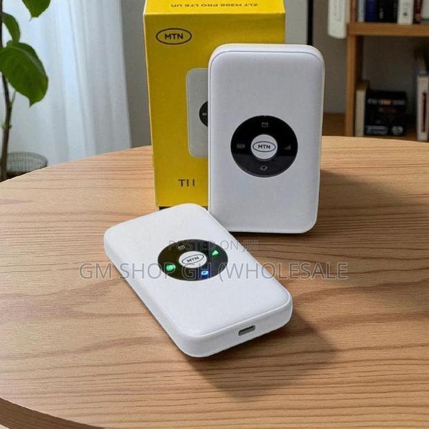 Universal Pocket Mifi With a Screen Display (22790) · Photo 1