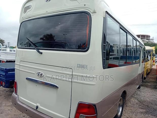 Hyundai County 2015 Grey · Photo 6
