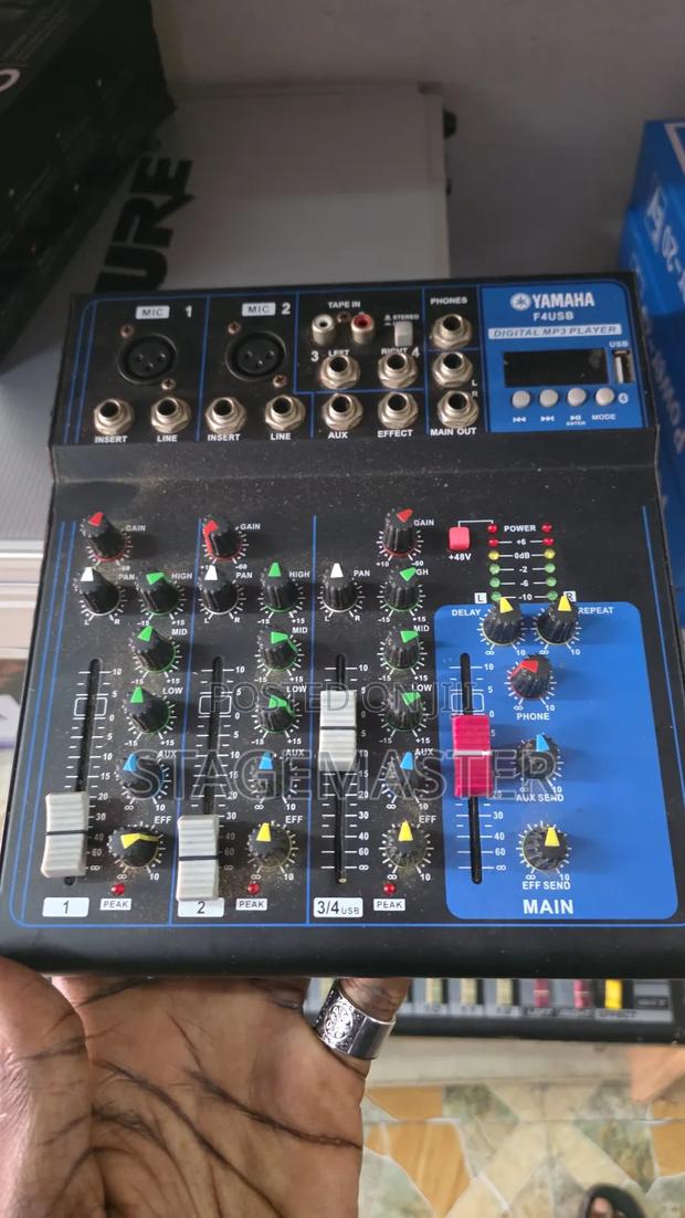 Yamaha F4usb 4-Channel Digital Mixer. · Photo 1