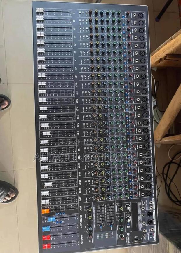 Yamaha Smx24 Professional Audio Mixer. · Photo 1