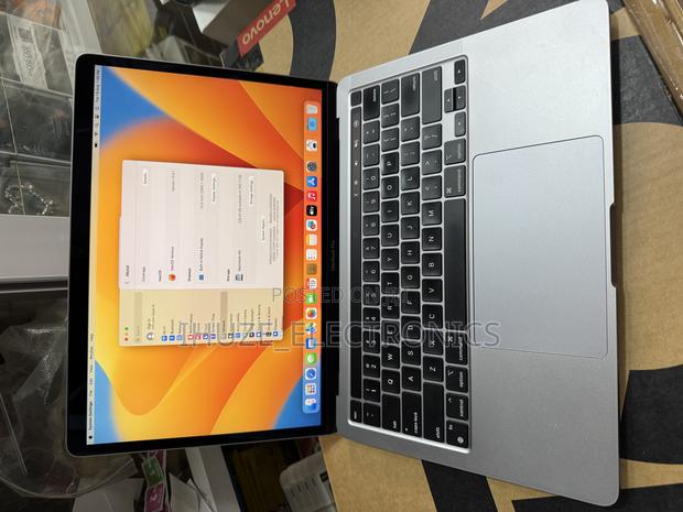 Laptop Apple MacBook Pro 2022 M2 8GB Apple M2 SSD 256GB · Photo 1