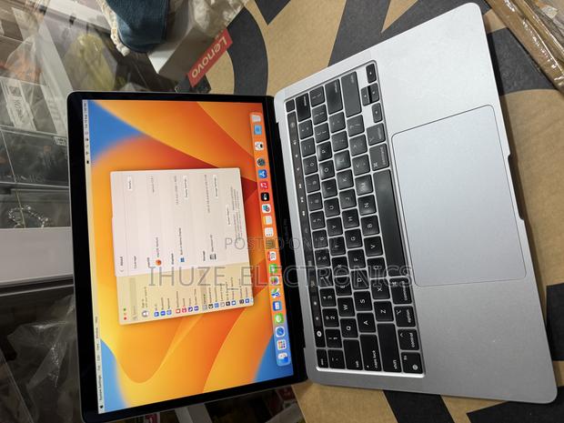 Laptop Apple MacBook Pro 2022 M2 8GB Apple M2 SSD 256GB · Photo 2