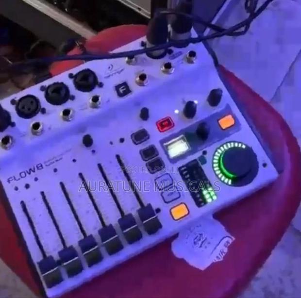 Behringer Flow 8 Digital Mixer. · Photo 1