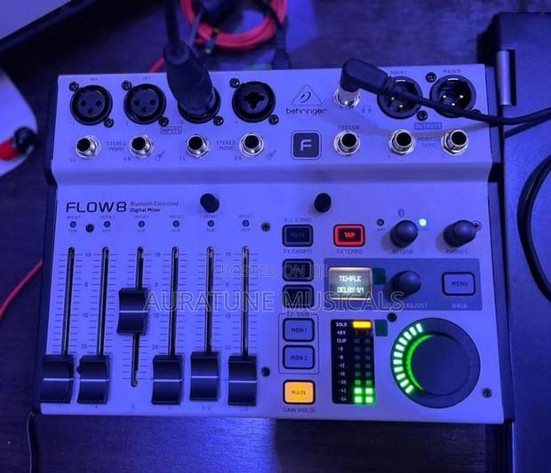 Behringer Flow 8 Digital Mixer. · Photo 2