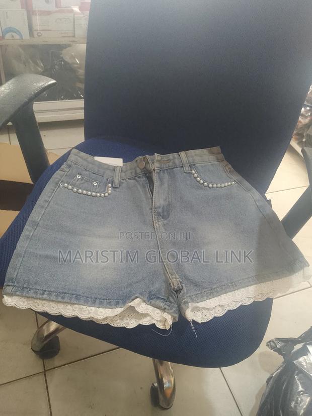 Stock Short Jeans for Ladies · Photo 2