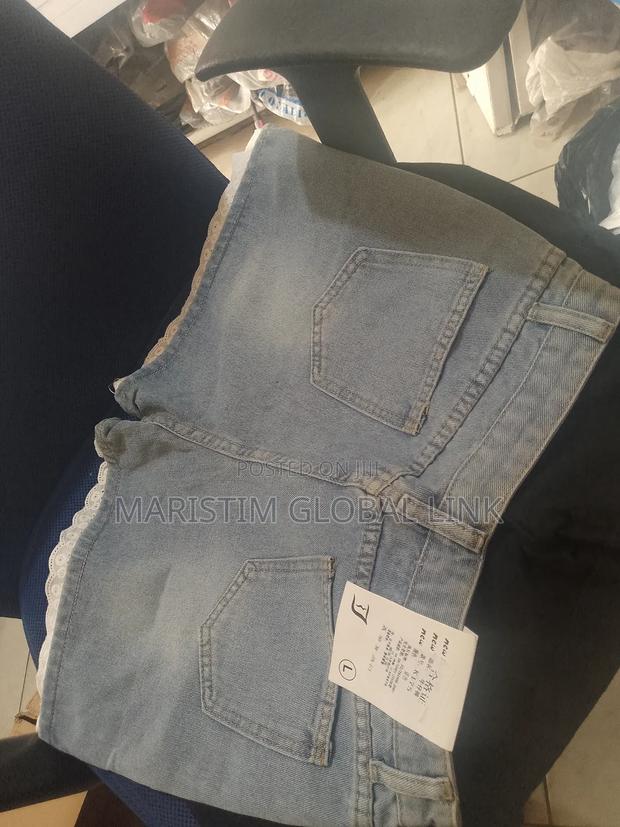 Stock Short Jeans for Ladies · Photo 3