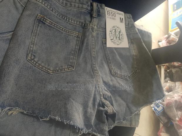Stock Short Jeans for Ladies · Photo 4