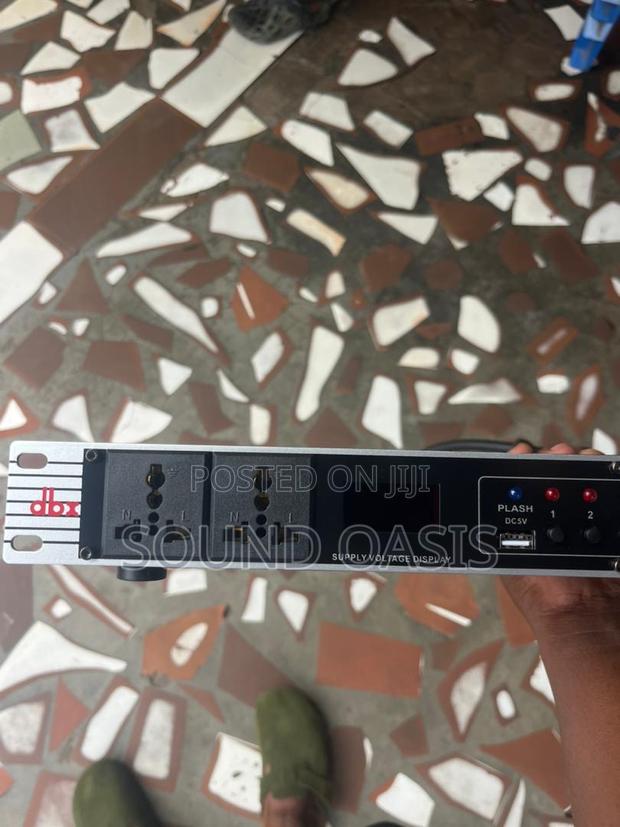 DBX 10 Outlet Power(Sequencer) With Air Breaker(Surge Protector) · Photo 2
