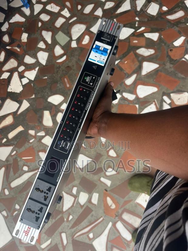 DBX 10 Outlet Power(Sequencer) With Air Breaker(Surge Protector) · Photo 1