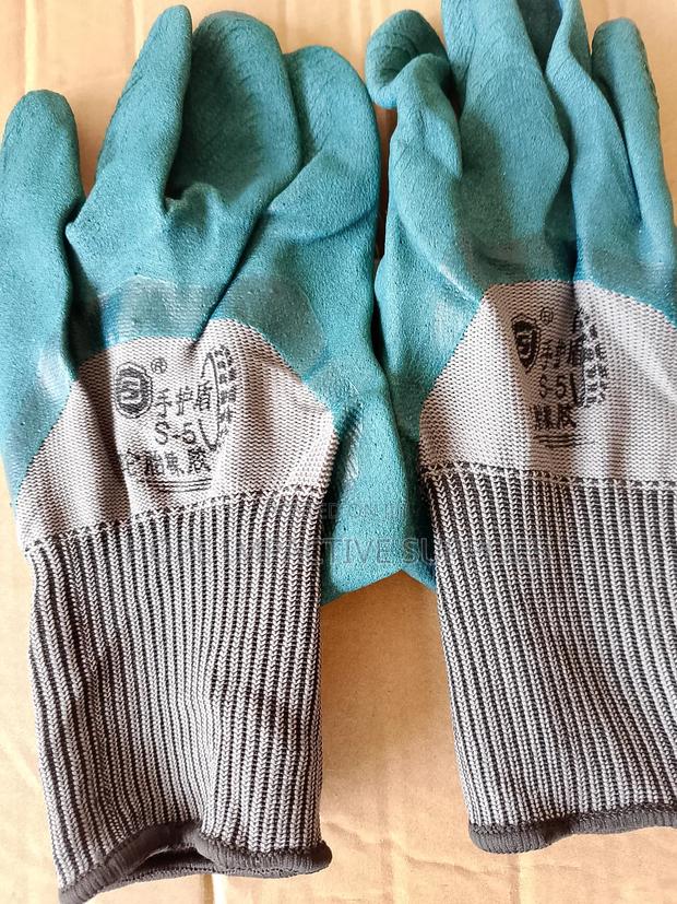 Hand Gloves - Quality Slip Resistant Gloves. · Photo 1