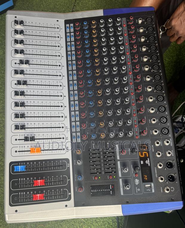 Powered Mixer Kv -12 Channel Yamaha · Photo 1