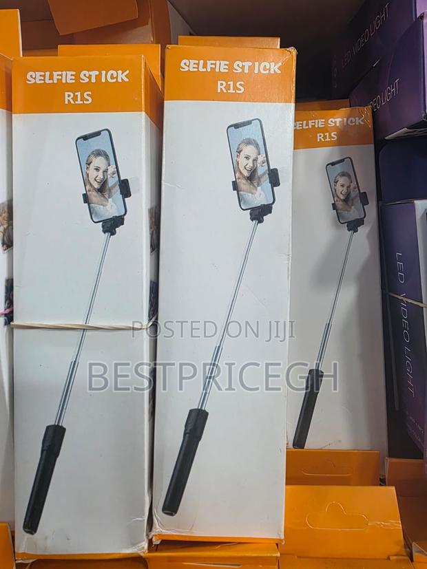 R1s Selfie Stick · Photo 1