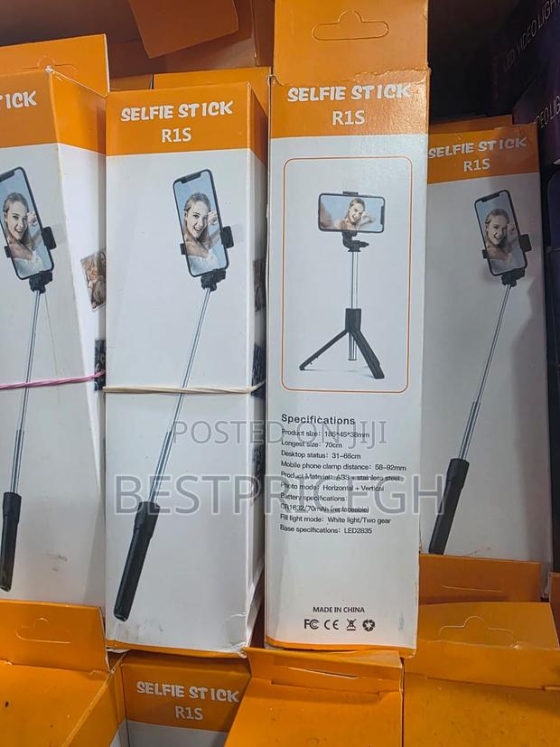 R1s Selfie Stick · Photo 2