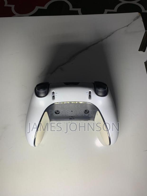 Dual Sense Edge Pro Controller · Photo 2