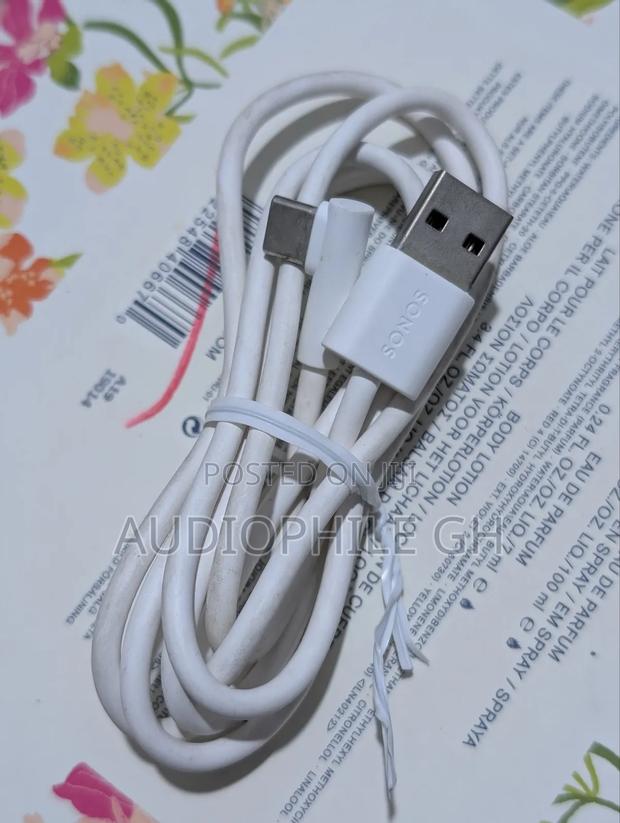 Sonos Lunar White Roam Usb a-C Charging Cable · Photo 3