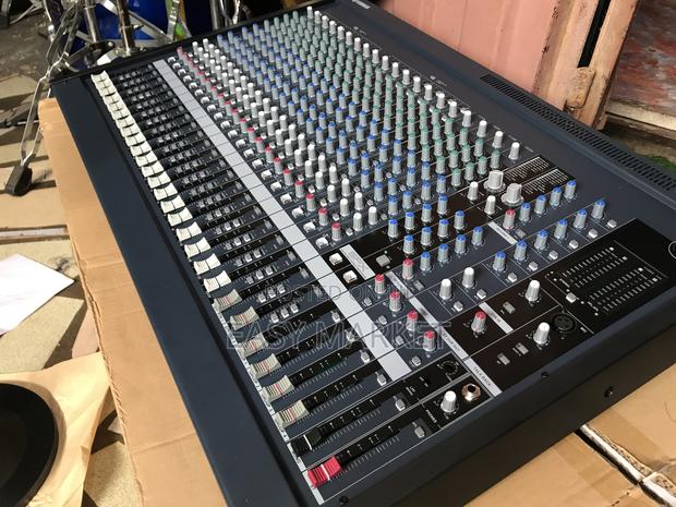 Yamaha Mg 24 Channels Mixer · Photo 1