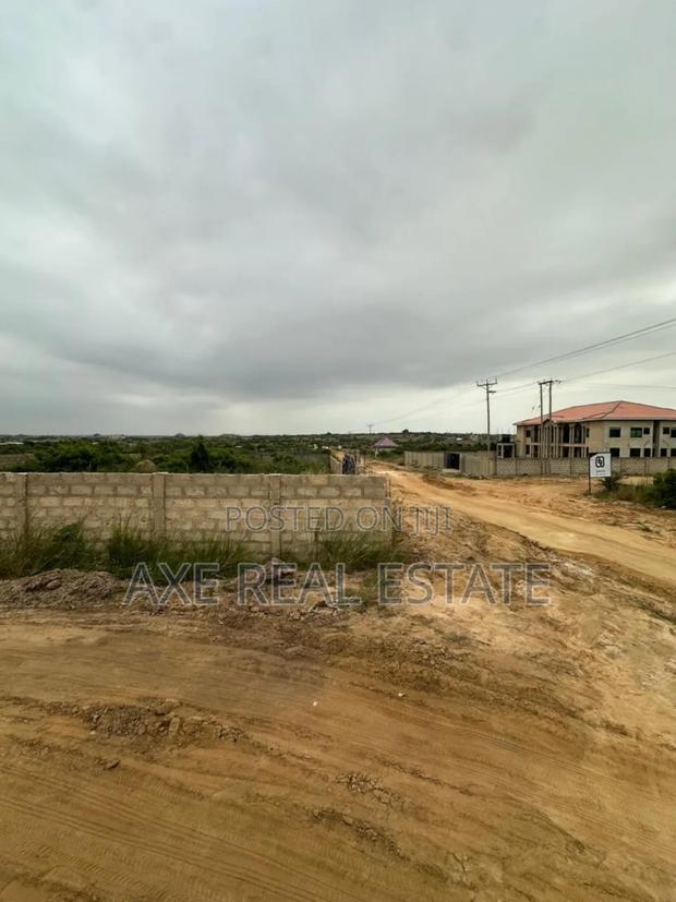 More Rush on Genuine Half Plot at Ningo Prampram Police Junction · Photo 1