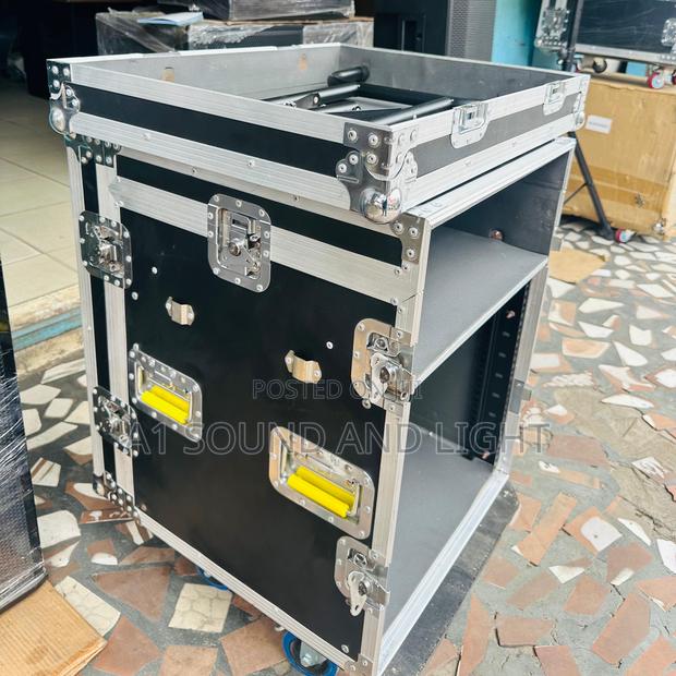 14u Dj Style Amplifier Rack / Gig Rack · Photo 1