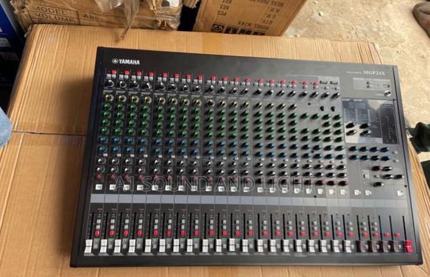 Yamaha Mgp24x 24 Channels Mixer · Photo 3