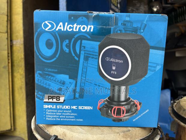 Simple Studio Microphone Screen · Photo 1