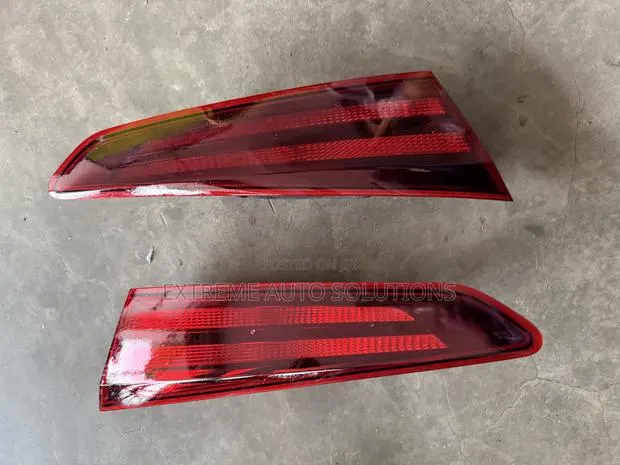 2019-2020 Hyundai Elantra Boot Light · Photo 1