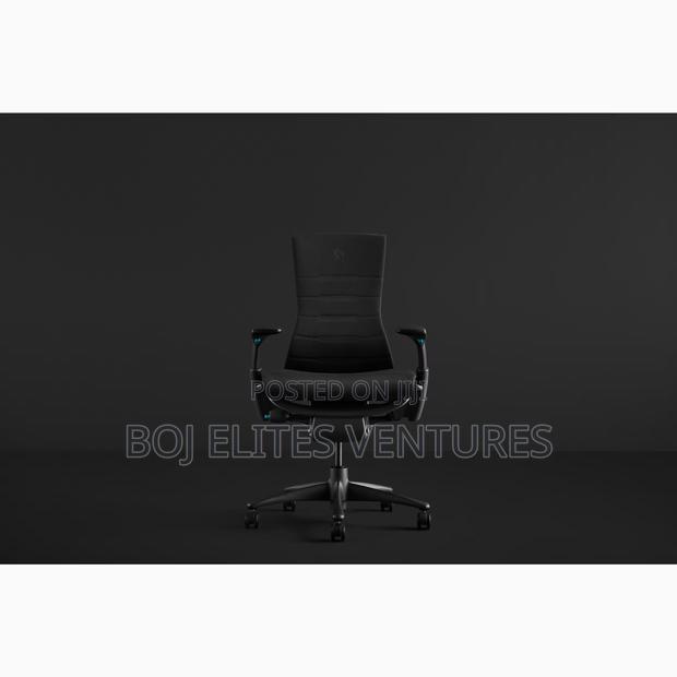 Luxury Gaming Chair · Photo 4