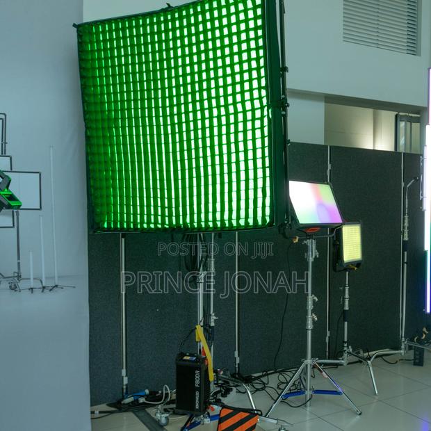 Rent Godox Knowled F800r RGB Flexible Led Light Mat (4 X 4') · Photo 2