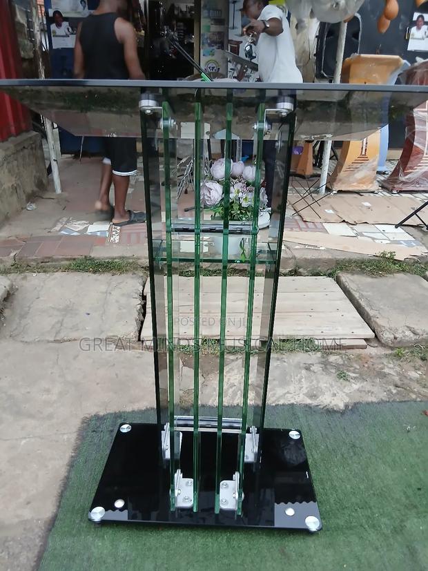 Highly Classic Glass Pulpit · Photo 1