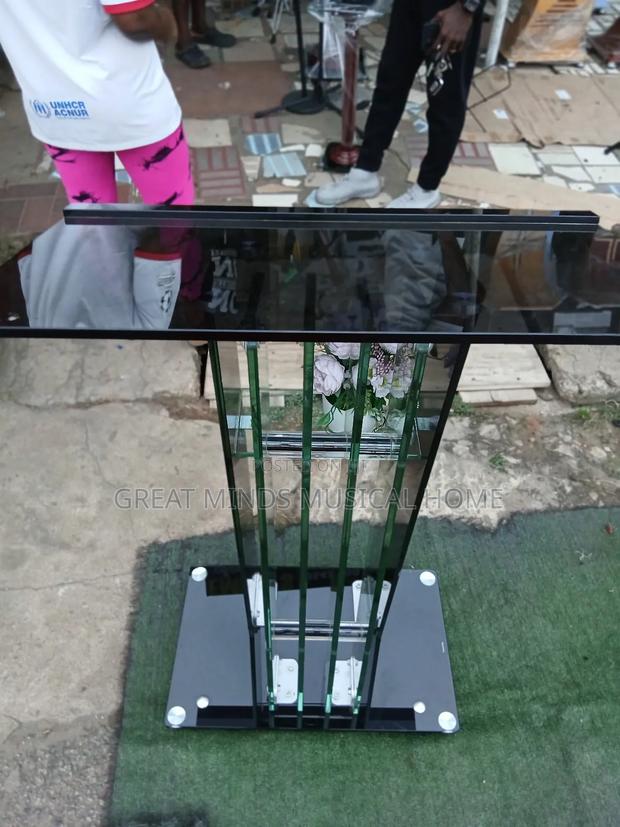 Highly Classic Glass Pulpit · Photo 2