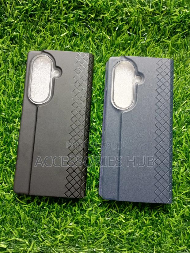 Z Fold 7 Leather Case · Photo 2