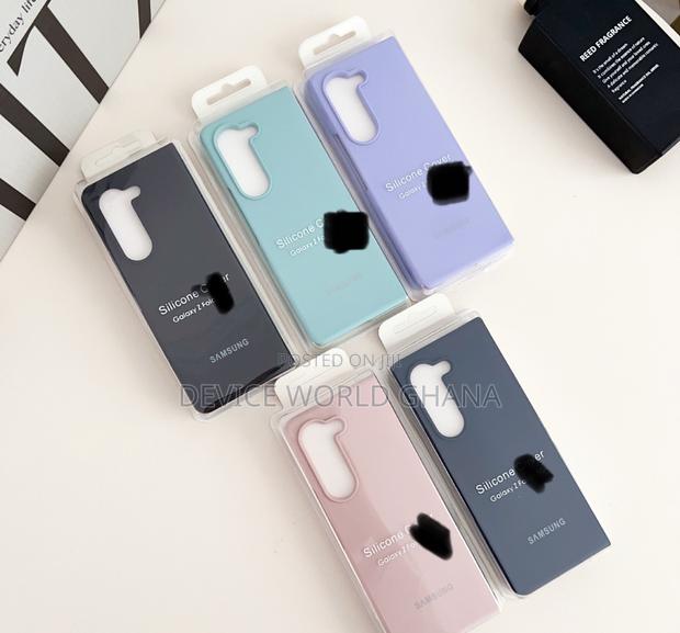 Silicone Case Available for Samsung Z Fold 7 and Z Fold 3 · Photo 1