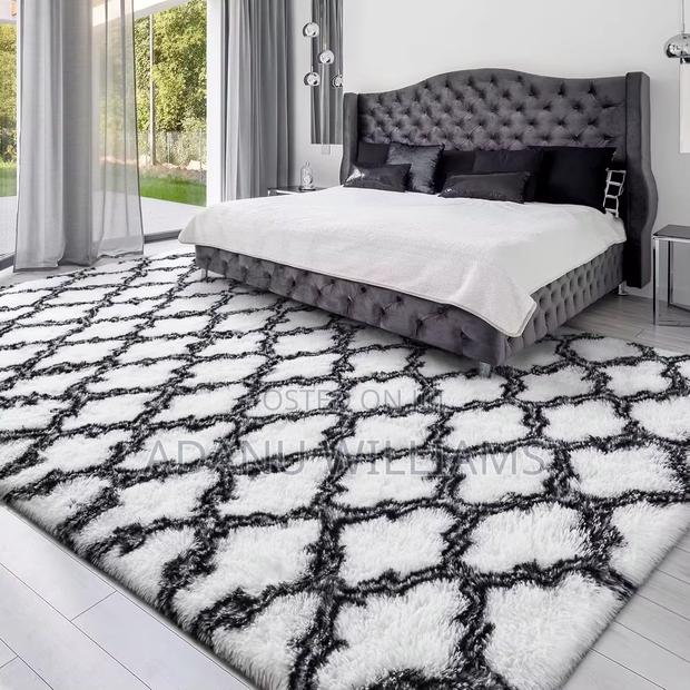 Top Notch Heavy Fluffy Center Carpet 200*300cm · Photo 1