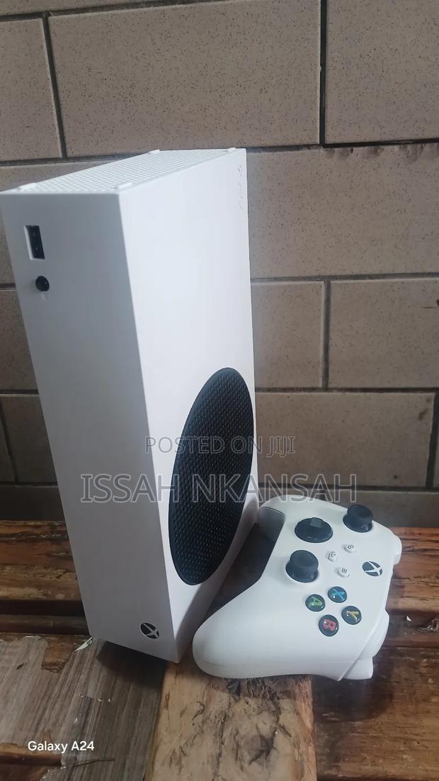 Xbox Series (S) · Photo 2