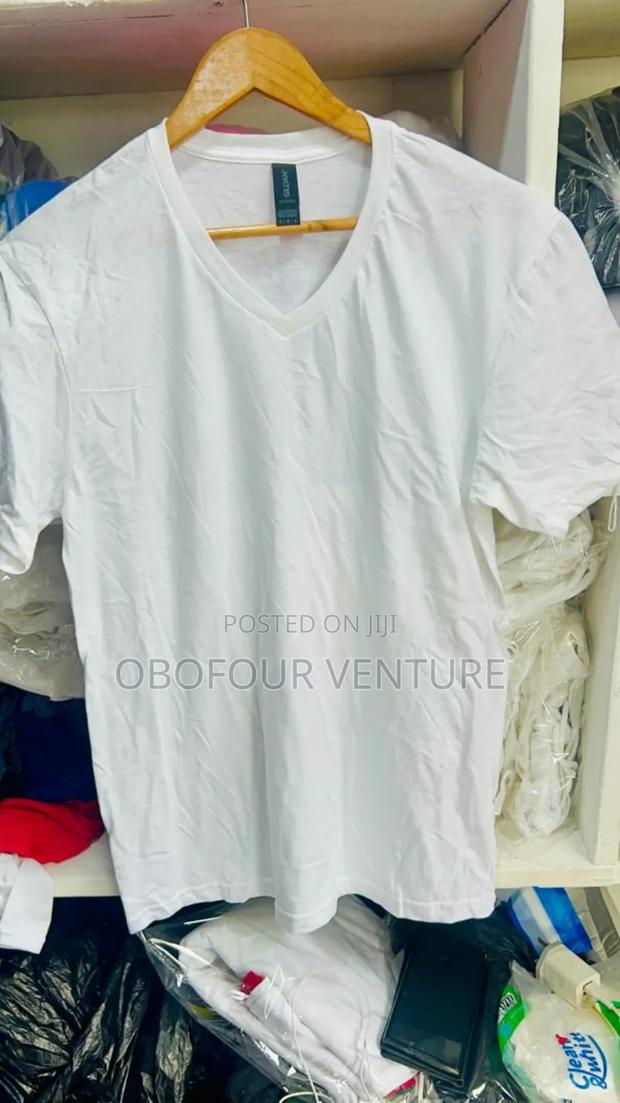 100% COTTON v-Neck, All White From Usa Gildan (Brand) · Photo 2