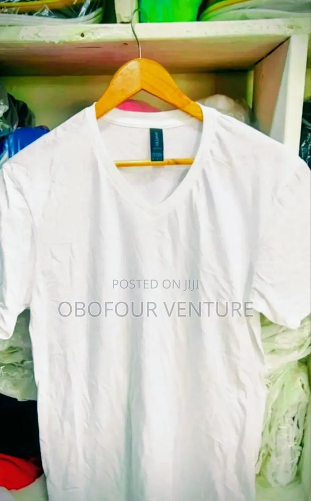 100% COTTON v-Neck, All White From Usa Gildan (Brand) · Photo 1