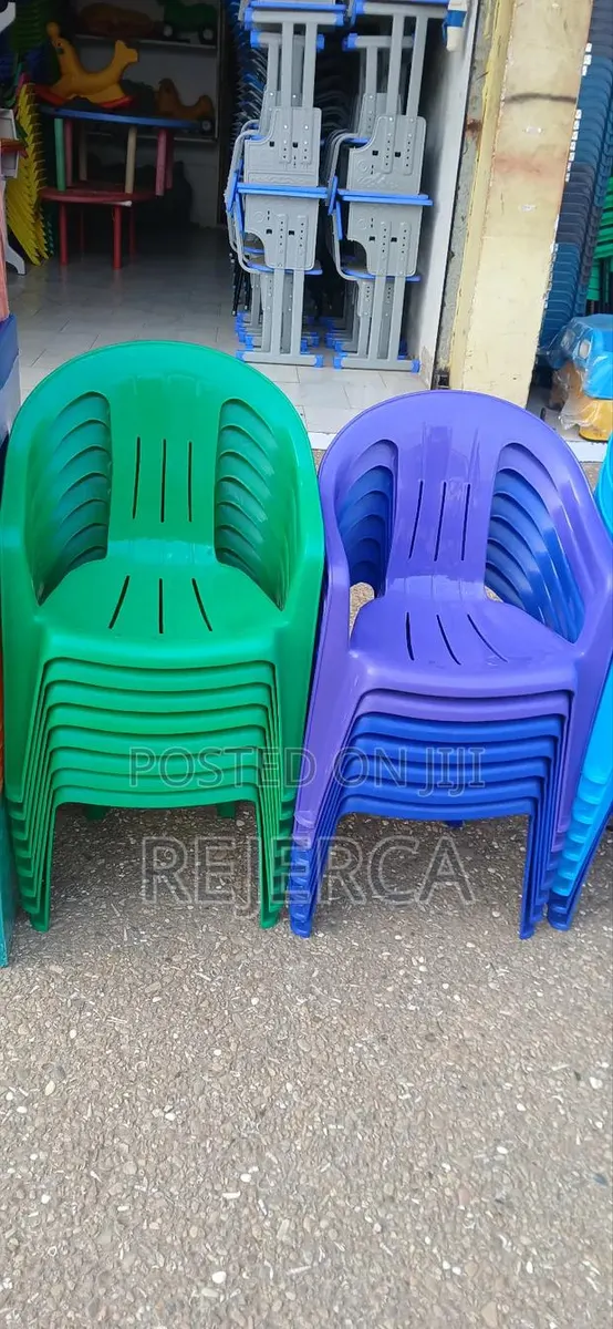 Kids Plastic Chair · Photo 1