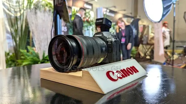 Canon R5 ( Mirrorless _ Brand New ) _ Promotion · Photo 1