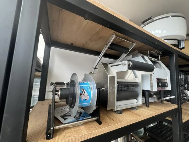 Commercial Bottle Labeling Machine · Photo 1