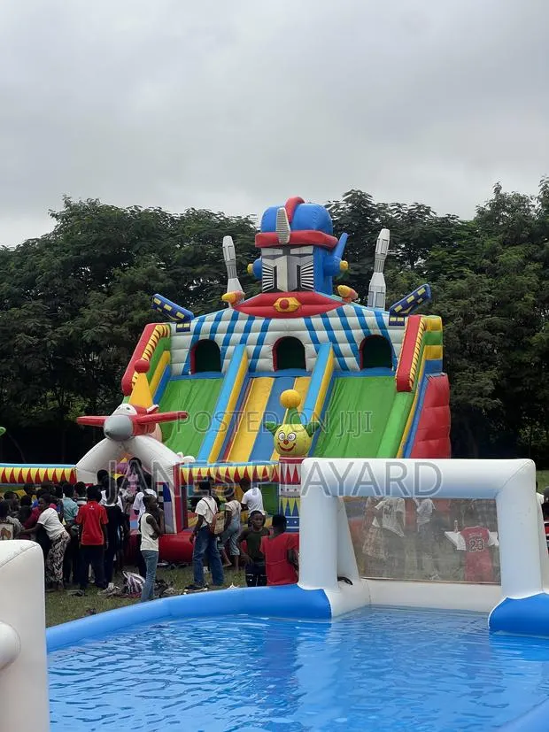 Robot Bouncy Castle · Photo 1