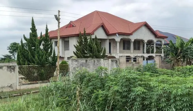 6bdrm House in Kumasi Metropolitan for sale · Photo 1
