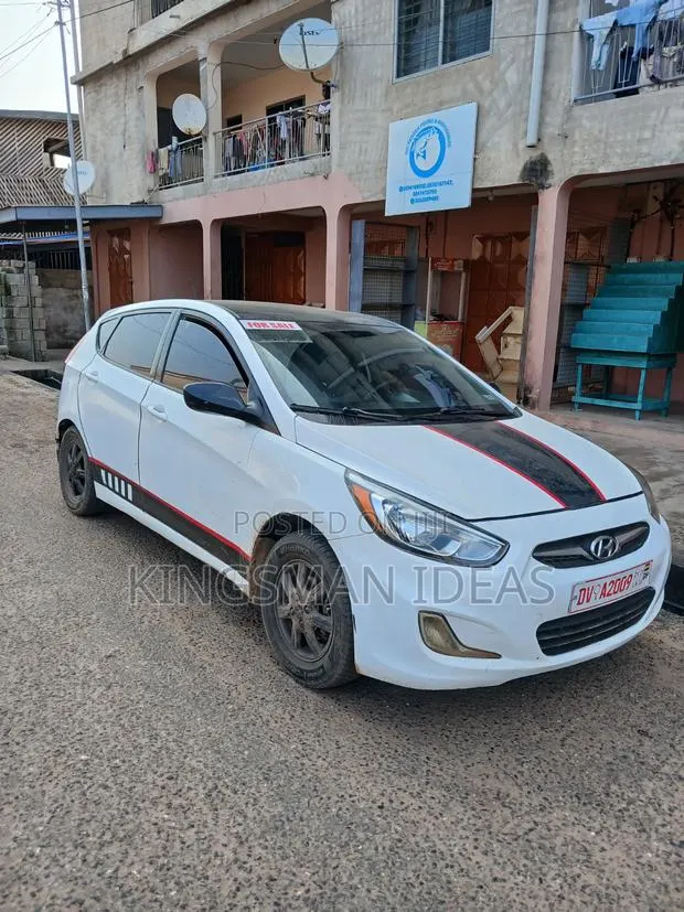 Hyundai Accent 2015 White · Photo 1