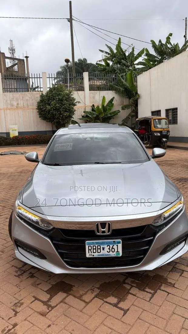 Honda Accord EX (1.5L 4cyl Turbo CVT) 2019 Silver · Photo 1